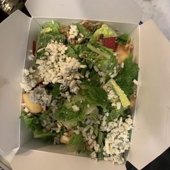 Williamsburg Pizza - Apple Gorgonzola Salad - Pizza Near Me - New York, New York Williamsburg Pizza - Apple Gorgonzola Salad - Pizza Near Me - New York, New York