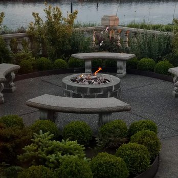 Lighthouse Bar & Grill - Gorgeous waterfront setting - New American Near Me - Bellingham, Washington