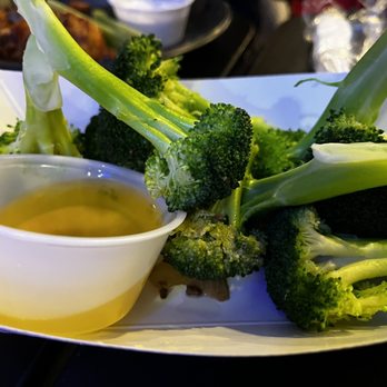 Lendy's Cafe - Side of Steamed Broccoli - Chicken Wings Near Me - Virginia Beach, Virginia