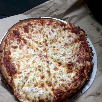 Ro's Restaurant - cheese pizza on a plate - Pizza Near Me - Oakville, Connecticut Ro's Restaurant - cheese pizza on a plate - Pizza Near Me - Oakville, Connecticut