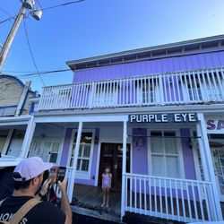 Honomu Inn - Cutest purple Inn!