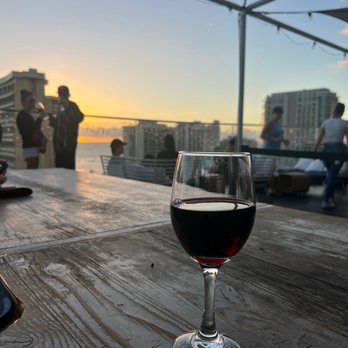 SKY Waikiki - The Bonanza Lot 3, California - Seafood Near Me - Honolulu, Hawaii