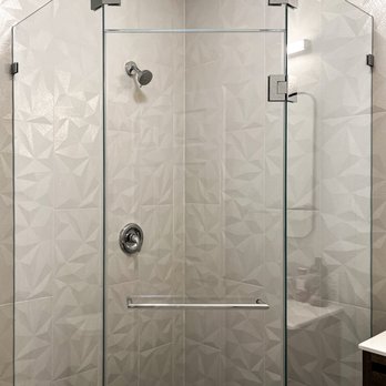 Clairon Shower Doors - Hinged neo-angle shower door. - Glass & Mirrors Near Me - Hialeah, Florida