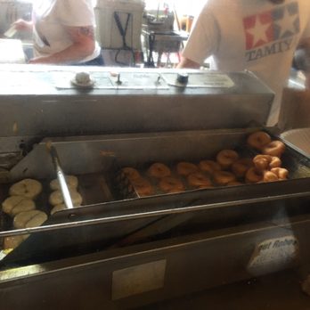 Daily Dozen Doughnut - Bakeries Near Me - Seattle, Washington