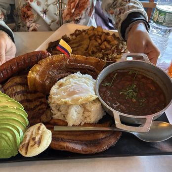 Paraiso Colombiano - Bandeja Típica - Colombian Near Me - Corona, New York Paraiso Colombiano - Bandeja Típica - Colombian Near Me - Corona, New York
