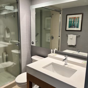 Hyatt Place Eugene/Oakway Center - Bathroom - Hotels Near Me - Eugene, Oregon