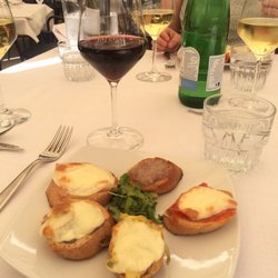 Lorenz Cafè - Bruschetta and vino.