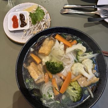 Le Saigon - Vietnamese Near Me - Wellington, WGN