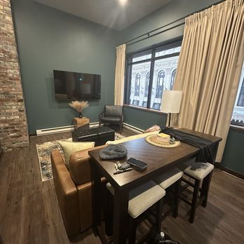 The Intrepid - Sitting room area - Hotels Near Me - Duluth, Minnesota The Intrepid - Sitting room area - Hotels Near Me - Duluth, Minnesota