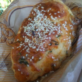 Simit Evi - Backware mit Schafskäsefüllung für 1,10 € - togo! Eigentlich ist Simit Evi aber ein Bistro zum Spreisen im Sitzen. - Breakfast & Brunch Near Me - Berlin, BE Simit Evi - Backware mit Schafskäsefüllung für 1,10 € - togo! Eigentlich ist Simit Evi aber ein Bistro zum Spreisen im Sitzen. - Breakfast & Brunch Near Me - Berlin, BE