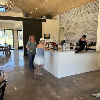 Crown Hill Winery - Tasting room - Wine Tasting Room Near Me - Stonewall, Texas Crown Hill Winery - Tasting room - Wine Tasting Room Near Me - Stonewall, Texas