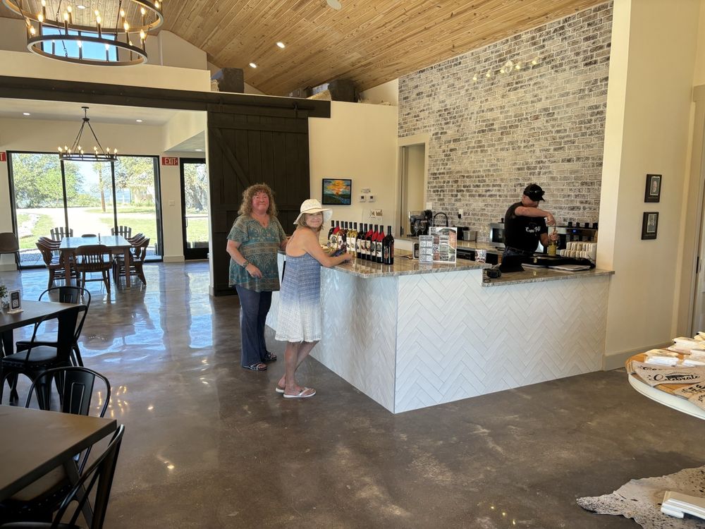 Crown Hill Winery Logo