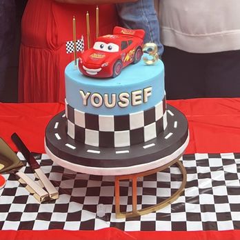 C'est Si Bon Bakery - 8 inch vanilla cake with strawberries, Cars theme - Bakeries Near Me - San Jose, California