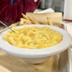 J’s Catch Market & Grill - Kids macaroni and cheese