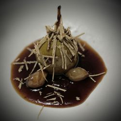 Els Casals - Pear filled with duck