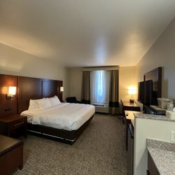 Comfort Inn & Suites - King room