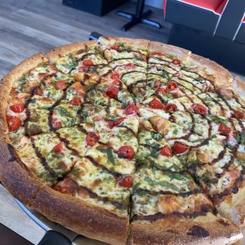 Square Peg Pizzeria - Bolton - Large red pesto pie - Pizza Near Me - Bolton, Connecticut