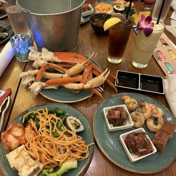 The Buffet At Hyatt - Crab legs, poke, spicy pasta, muncher, sushi, lechon, garlic shrimp - Buffets Near Me - Honolulu, Hawaii The Buffet At Hyatt - Crab legs, poke, spicy pasta, muncher, sushi, lechon, garlic shrimp - Buffets Near Me - Honolulu, Hawaii