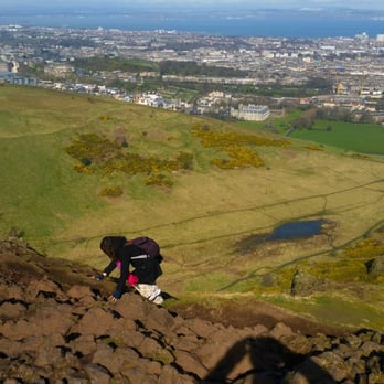 Arthur's Seat - Climbing the last bit! - Hiking Near Me - Edinburgh, EDH