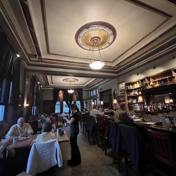 The Gryphon - Cozy and fun spot with original ceilings and wood work - New American Near Me - Burlington, Vermont The Gryphon - Cozy and fun spot with original ceilings and wood work - New American Near Me - Burlington, Vermont