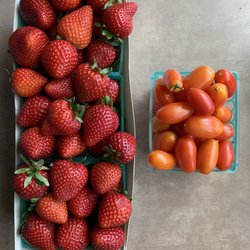 Kaiser Permanente WLA Farmer's Market - Strawberries and cherry tomatoes