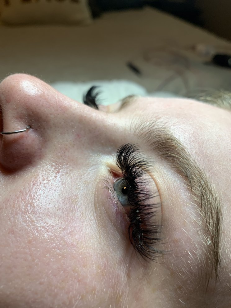 Boujee Bar Lashes Logo