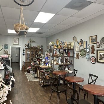 Bee Vintage Market - Seating options - Cafes Near Me - Valrico, Florida Bee Vintage Market - Seating options - Cafes Near Me - Valrico, Florida