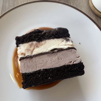 Haven's Harborside - Ice cream cake - Cocktail Bars Near Me - Wailuku, Hawaii