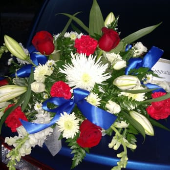 Blooms Florist - Miracle workers! Beautiful centerpiece - Florists Near Me - Edgewater, Maryland Blooms Florist - Miracle workers! Beautiful centerpiece - Florists Near Me - Edgewater, Maryland