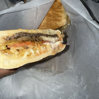 Pastelmania Bakery - Pan con bistec yummy - Latin American Near Me - Miami, Florida