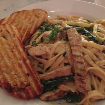 Freesoulcaffe - Fettuccine Alfredo with vegan chickin add broccolini - Vegan Near Me - Tustin, California