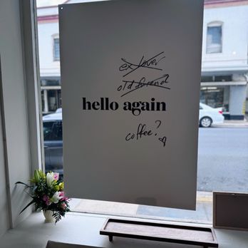 Hello Again - Interior - Coffee & Tea Near Me - Honolulu, Hawaii