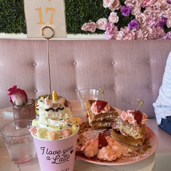 Cafe Lola - Strawberry shortcake waffle - Cafes Near Me - Henderson, Nevada