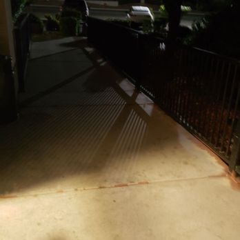 Hampton Inn & Suites Red Bluff - Lack of lighting as they are all broken - Hotels Near Me - Red Bluff, California