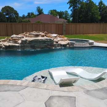 Rio Mar Pools - Oversized Tanning Ledge and three Bubblers are a luxury in this massive Rio Mar Pool. - General Contractors Near Me - Houston, Texas