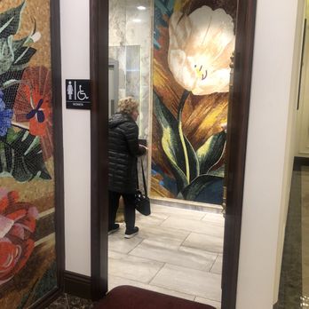 Grand Dynasty - Entrance to Women's restroom - Seafood Near Me - San Jose, California