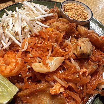 Charm Siam Restaurant - Seafood Pad Thai - Noodles Near Me - Long Beach, California