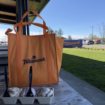 Tillamook Creamery - Ice cream sampler - Cheese Shops Near Me - Tillamook, Oregon Tillamook Creamery - Ice cream sampler - Cheese Shops Near Me - Tillamook, Oregon