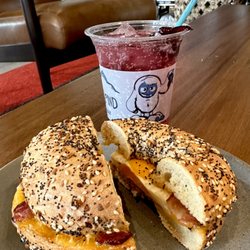 Yeti's Grind - Eggy bagel with bacon and a Dragonfruit Yeti Fizz