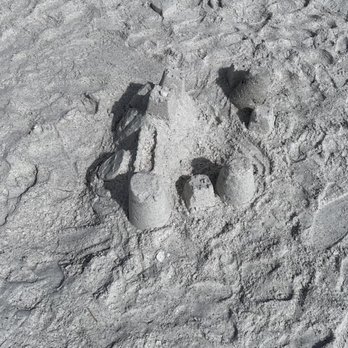 Manatee public beach - Sand castle - Beaches Near Me - Holmes Beach, Florida