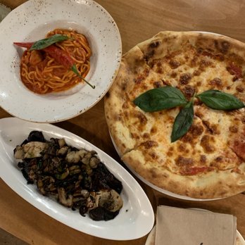 Cibo Wine Bar - Mushrooms, pizza, spaghetti in arrabita sauce - Wine Bars Near Me - Toronto, Ontario Cibo Wine Bar - Mushrooms, pizza, spaghetti in arrabita sauce - Wine Bars Near Me - Toronto, Ontario