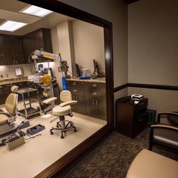 Pacific Cataract and Laser Institute - Surgery suite and family viewing area