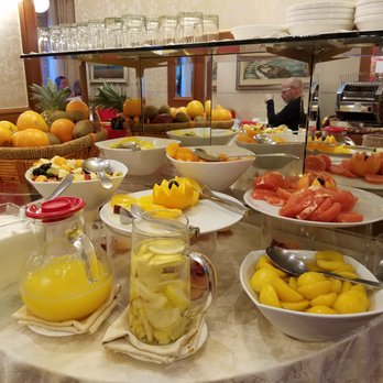 Hotel Berna - Breakfast buffet - Hotels Near Me - Milan, Michigan
