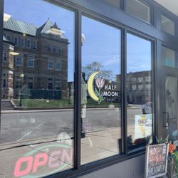 Half Moon Decor - Storefront