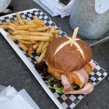 Good Catch Boil House - GC Burger - Cajun/Creole Near Me - Markham, Ontario