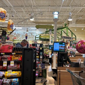 Lowes Foods - a man in a grocery store - Grocery Near Me - Raleigh, North Carolina Lowes Foods - a man in a grocery store - Grocery Near Me - Raleigh, North Carolina