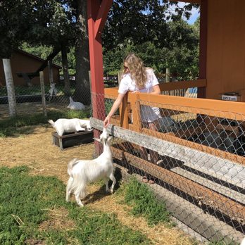 Parlee Farms - Farmers Market Near Me - Tyngsboro, Massachusetts