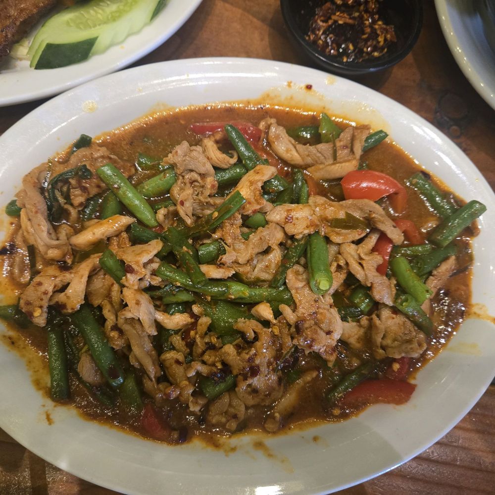 Red Elephant - #33 chxn bell pepper and long bean stir dlfry - Thai Near Me - Honolulu, Hawaii Red Elephant - #33 chxn bell pepper and long bean stir dlfry - Thai Near Me - Honolulu, Hawaii