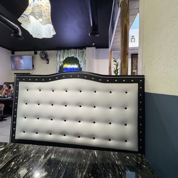 Los Tiburones - Booth - Mexican Near Me - Monroe, North Carolina