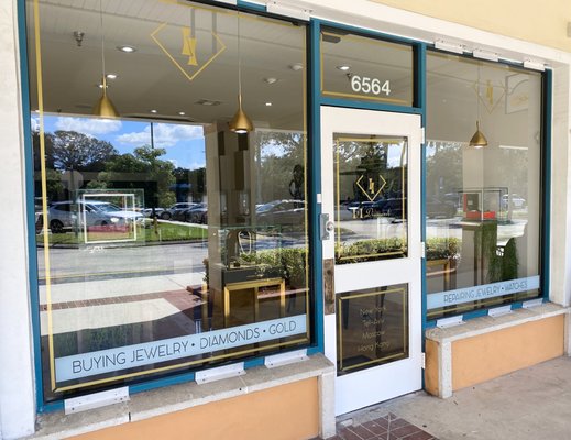 We Buy Fine Jewelry - We buy Estate Jewelry, Broken Jewelry, Watches, or your Unwanted pieces. Bring it in person and let us provide an estimate. We Buy Fine Jewelry - We buy Estate Jewelry, Broken Jewelry, Watches, or your Unwanted pieces. Bring it in person and let us provide an estimate.